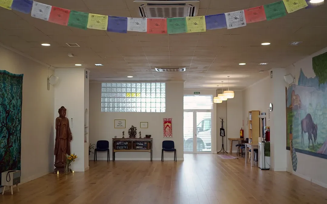 Charla «Más allá del yo: transformar la mente, despertar el corazón»