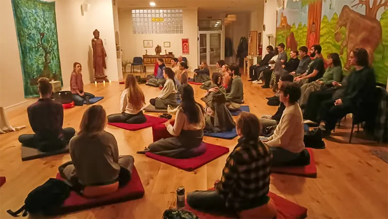 Sala Dāna Meditación en Sala Dāna