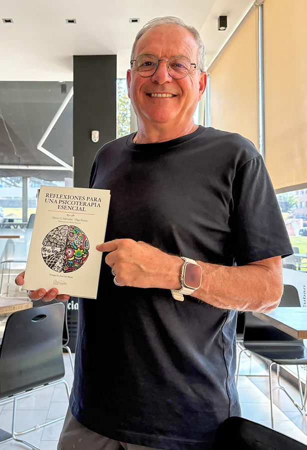 Mario Salvador, con el libro "Reflexiones para una Psicoterapia Esencial"
