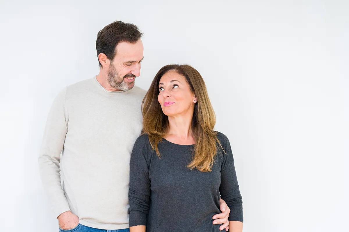 Pareja, hombre y mujer mediana edad